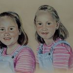 Portret zusjes, pastelkrijt op papier